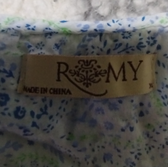 NWOT Romy Blue and White Floral Ruffle Blouse Gathered At Waste Size XL - Picture 9 of 10